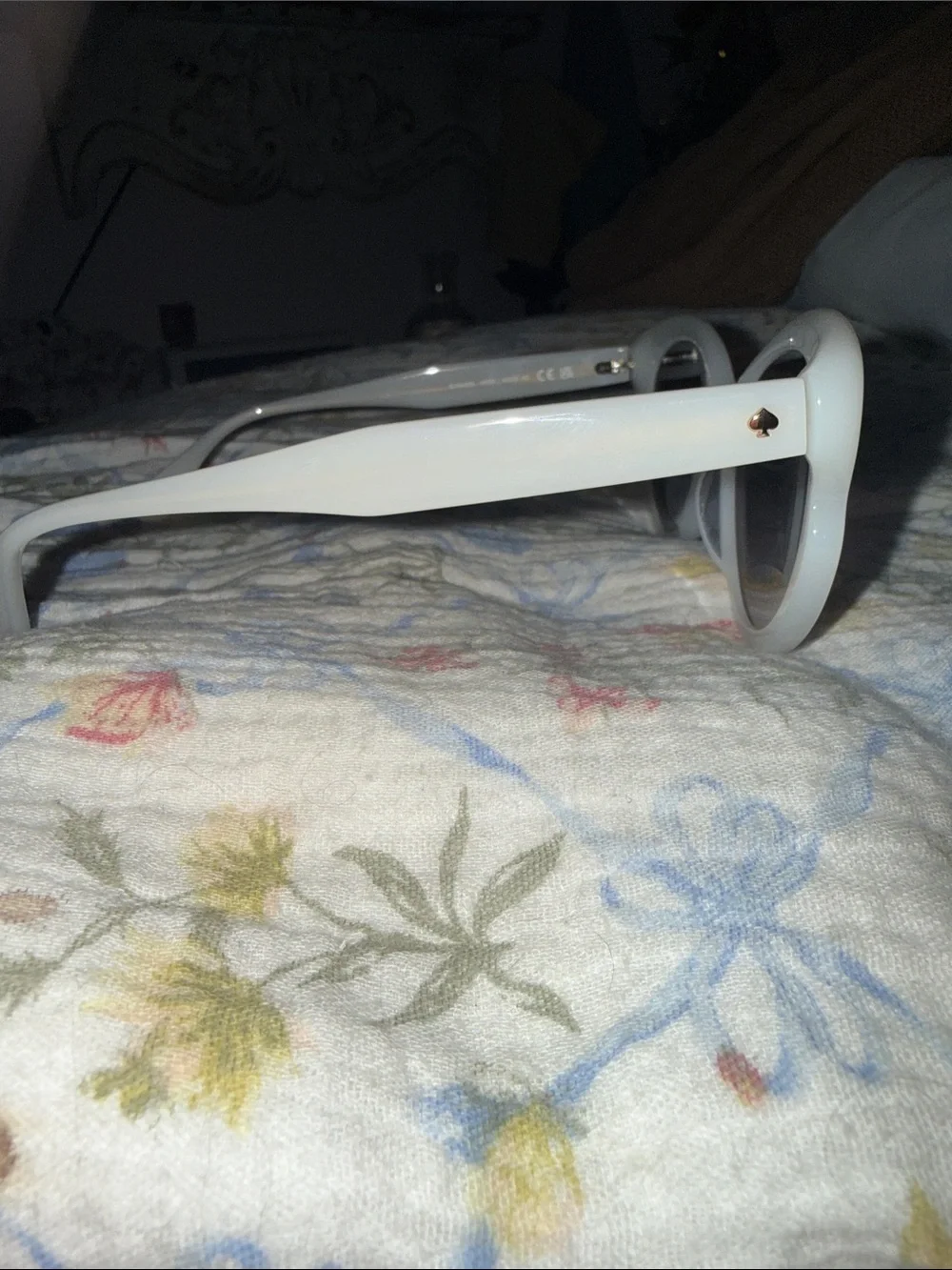 kate spade White Cat Eye Sunglasses with Dark Lenses only worn ounce with case